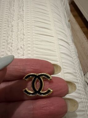 Black & Gold Interlocking CC Logo Brooch